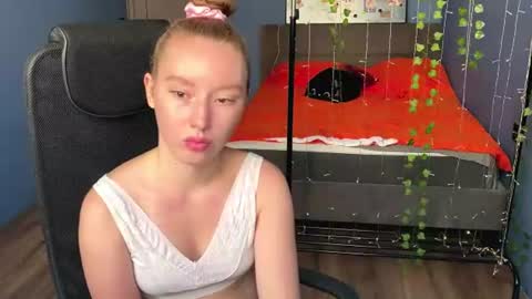 Anna online show from August 6, 12:03 pm