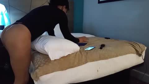 Anna Lee Cross online show from April 2, 11:28 am