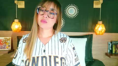 Anna Victoria online show from April 14, 12:58 am