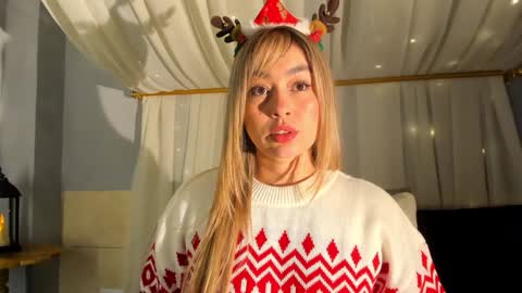 Snapshot of annavictoria__ chatting on December 18, 3:37 am Anna Victoria online show from December 18, 3:37 am