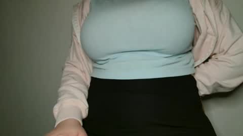 Bella online show from April 15, 6:00 pm