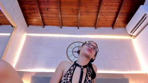 anne_millerr online show from May 5, 12:11 pm