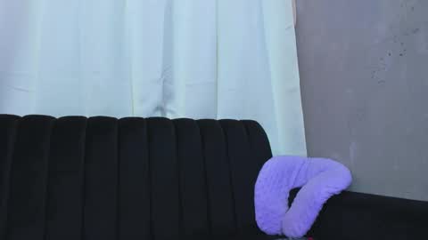 Annelise Hansen online show from March 5, 3:04 am