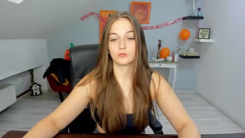 annewilsonn online show from October 29, 11:45 am