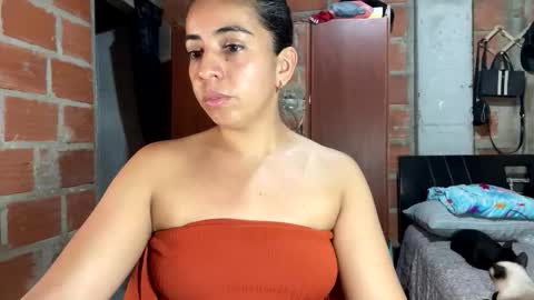 Snapshot of anngela01 chatting on October 6, 5:14 am anngela online show from October 6, 5:14 am