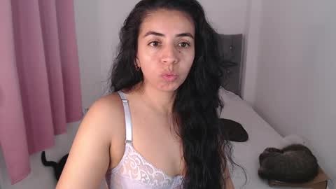Snapshot of anngela01 chatting on October 17, 1:20 am anngela online show from October 17, 1:20 am