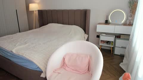 Annie online show from February 22, 6:28 am