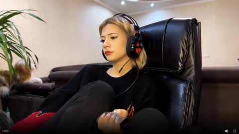 annie1fuc4 online show from March 17, 6:35 pm