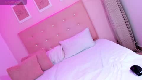 annie_dolce_ online show from October 2, 9:46 pm