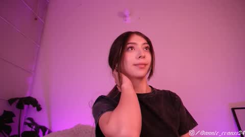 Snapshot of annie_evans24 chatting on February 27, 5:07 am Annie Evans online show from February 27, 5:07 am