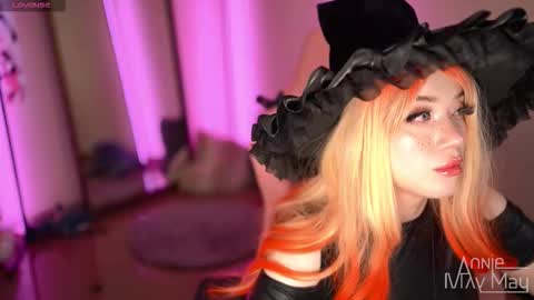 Snapshot of annie_may_may chatting on October 24, 1:45 pm Annie May   online show from October 24, 1:45 pm