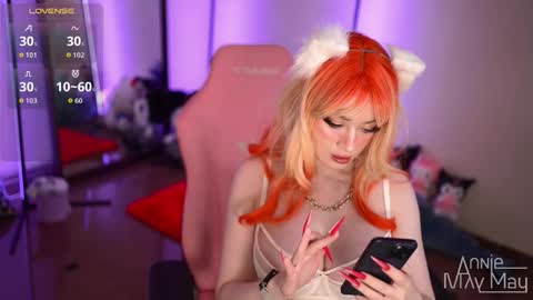 Snapshot of annie_may_may chatting on September 29, 9:19 am Annie May   online show from September 29, 9:19 am