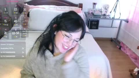 LAURA - A n n i e  S w a n online show from December 10, 5:00 pm