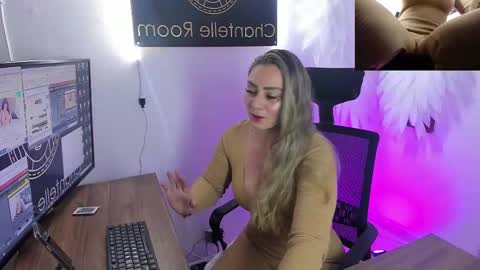 annie_vega17 online show from February 15, 5:33 pm