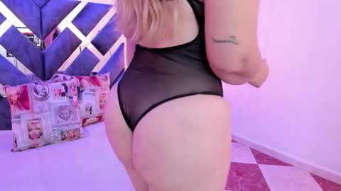 annie_vega17 online show from March 14, 3:38 pm