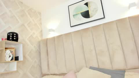 Annie Queen online show from March 17, 2:27 am