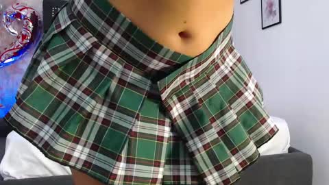 Anniieleonhart online show from February 11, 10:50 pm