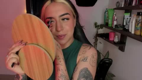 Annika online show from December 21, 1:50 pm