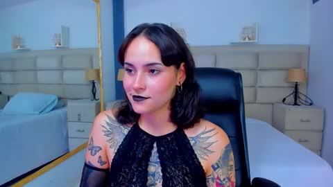 Snapshot of annythomsonn chatting on October 22, 10:11 pm AnnyT online show from October 22, 10:11 pm