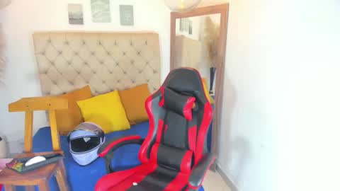       online show from March 8, 11:09 pm