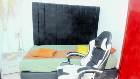       online show from November 9, 11:51 pm