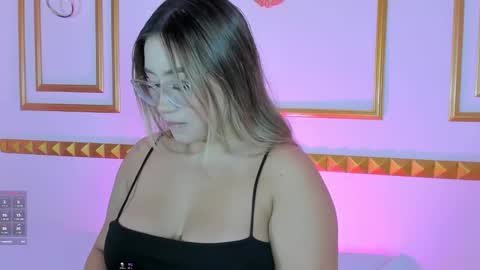 A N T O N E L L A  online show from October 30, 1:01 pm