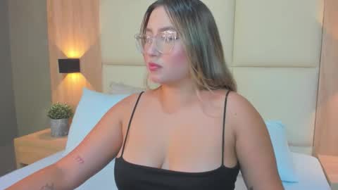 A N T O N E L L A  online show from December 15, 12:23 pm