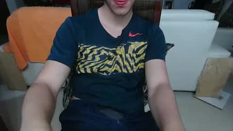 Snapshot of antonio_ricci chatting on October 21, 1:22 am antonio_ricci online show from October 21, 1:22 am