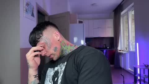 Tom online show from April 5, 4:04 pm