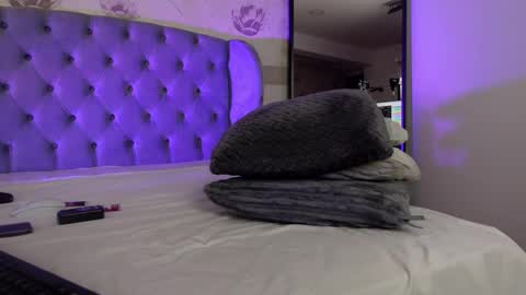 anya_sky_ online show from October 26, 5:19 am