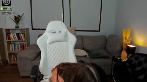 Anya online show from January 8, 2:01 pm