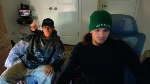 ApacheWithWebcam online show from December 20, 8:27 pm