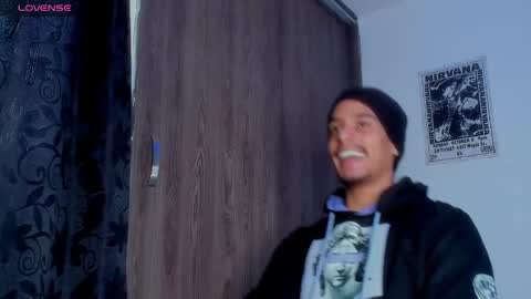 TONY INDEPENDENT MODEL online show from January 24, 1:25 pm