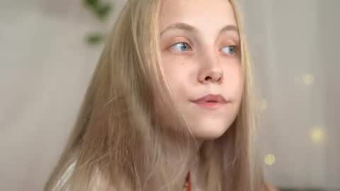 Snapshot of appr0ved chatting on September 19, 5:05 pm REYNA my friend online show from September 19, 5:05 pm