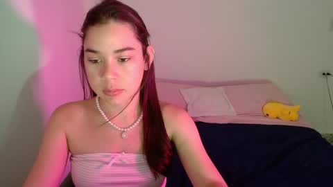 Snapshot of aprildubois_ chatting on October 21, 9:07 pm April online show from October 21, 9:07 pm