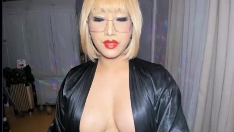 Snapshot of aqueenofcumxx chatting on September 26, 10:56 am Alicia online show from September 26, 10:56 am