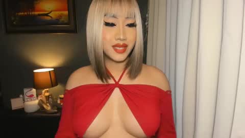 Snapshot of aqueenofcumxx chatting on December 8, 6:39 pm Alicia online show from December 8, 6:39 pm