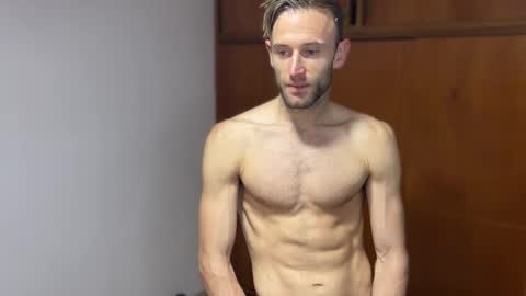 Snapshot of aquilesmade chatting on December 28, 3:59 pm Aquilesmade online show from December 28, 3:59 pm