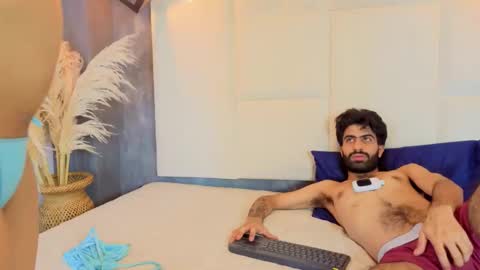 arah_issaa online show from December 22, 11:11 pm