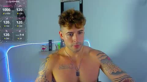 Snapshot of ares_blue chatting on October 6, 10:00 am ares blue online show from October 6, 10:00 am