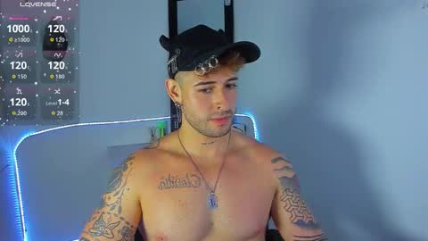 Snapshot of ares_blue chatting on October 8, 10:21 am ares blue online show from October 8, 10:21 am