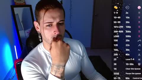 Snapshot of ares_blue chatting on January 28, 10:44 am ares blue online show from January 28, 10:44 am