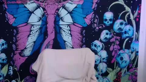 Ahri James online show from May 22, 10:16 pm