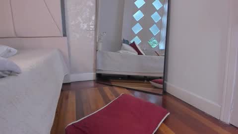 Ari Wilde online show from March 12, 1:04 pm