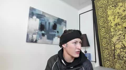 aria y orien  online show from December 18, 11:16 am