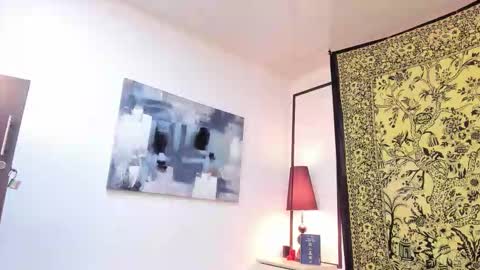 aria y orien  online show from October 30, 11:22 am