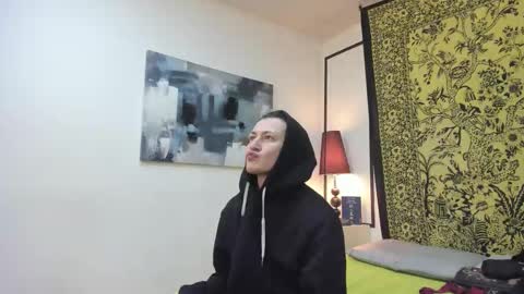 aria y orien  online show from November 27, 10:56 am