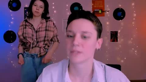 aria_wild_ online show from April 1, 8:59 am