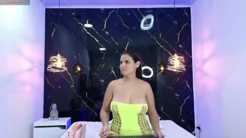 ariaa_vixen online show from May 2, 2:17 am