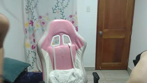 ariana_esteban07 online show from February 19, 6:01 am